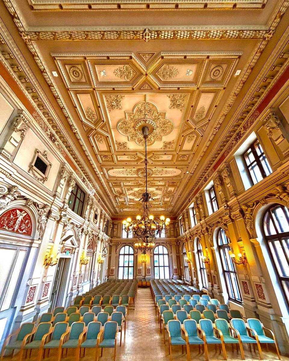 The Borromäus Hall with its gilded coffered ceiling